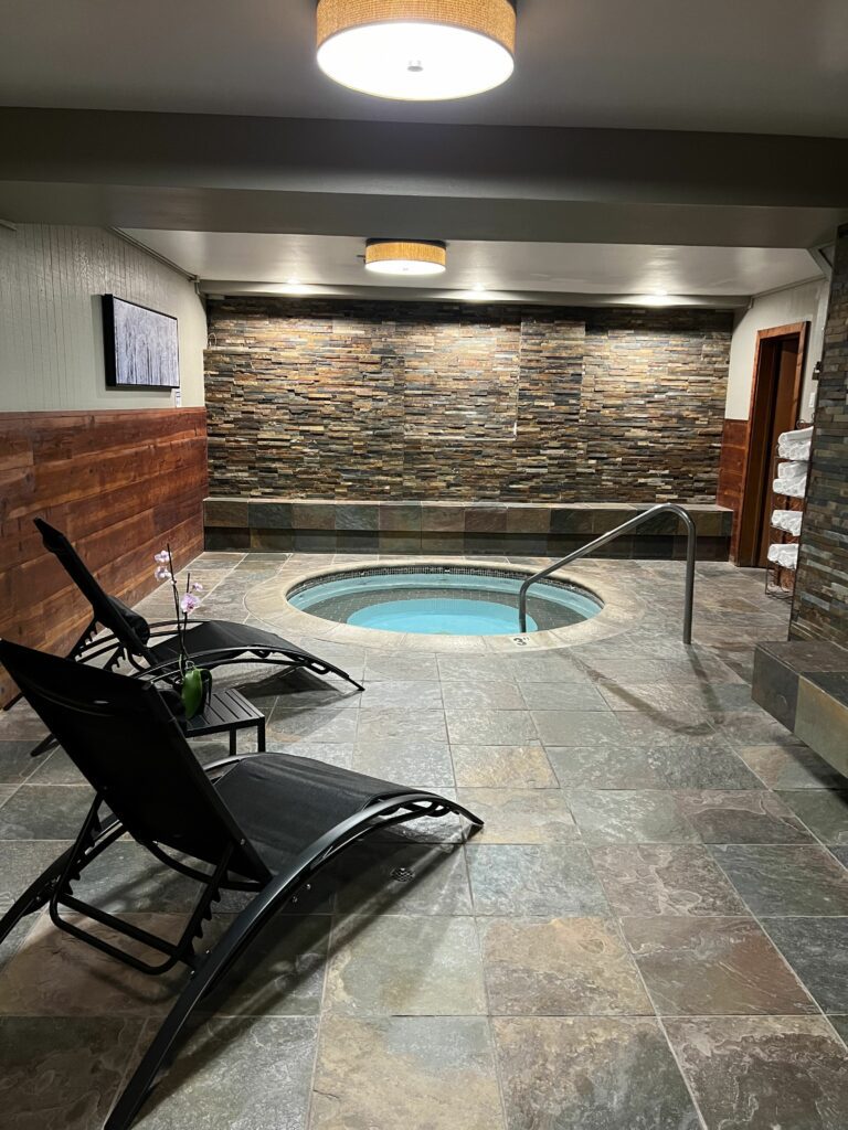 Mammoth Creek Inn Jacuzzi